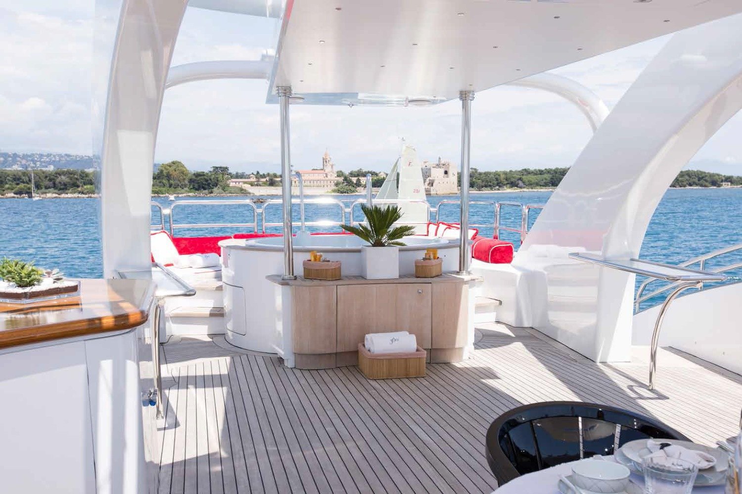 yacht-360-sundeck.jpg