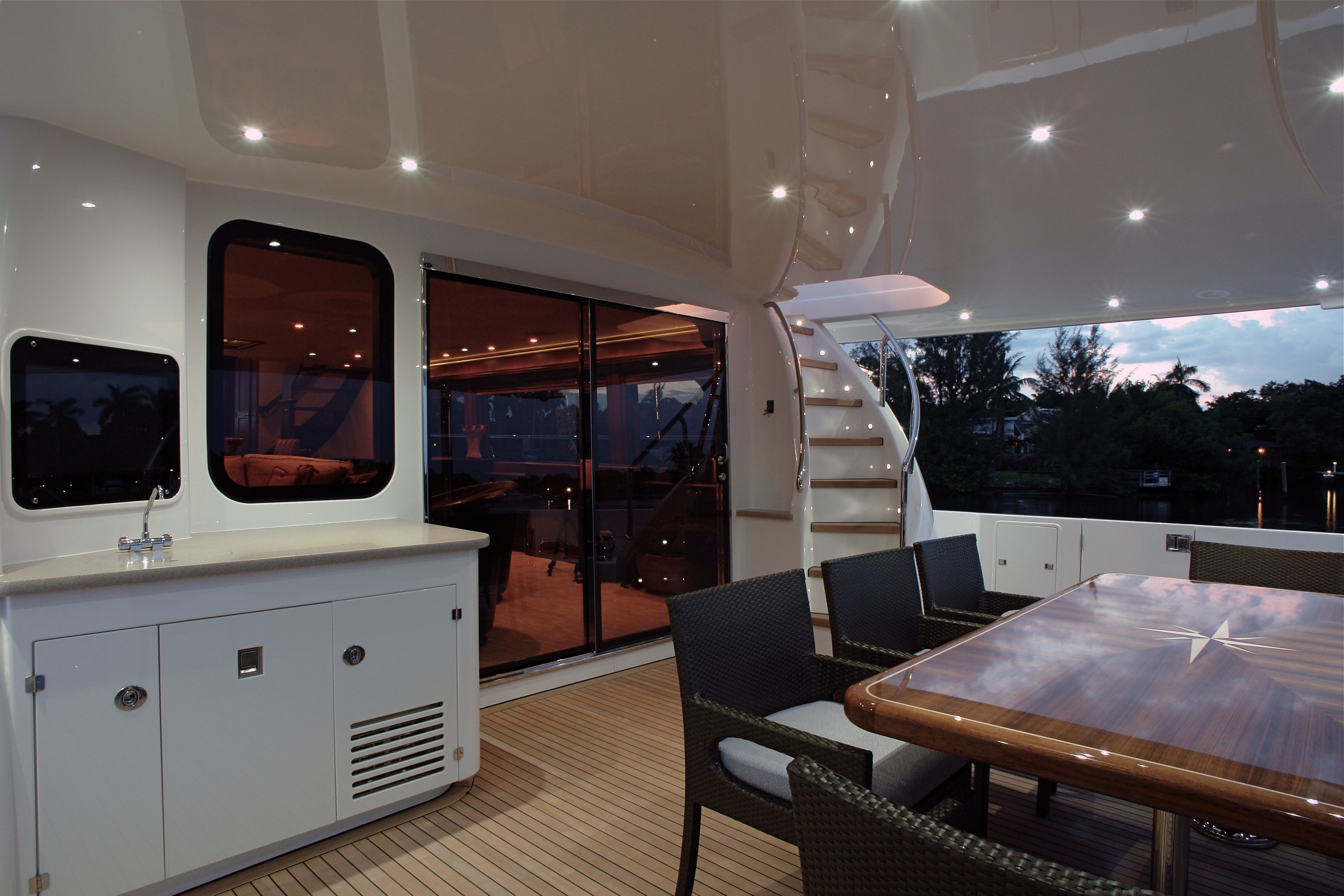 [25m-Yacht-SEAS-THE-MOMENT]-7561-19.jpg