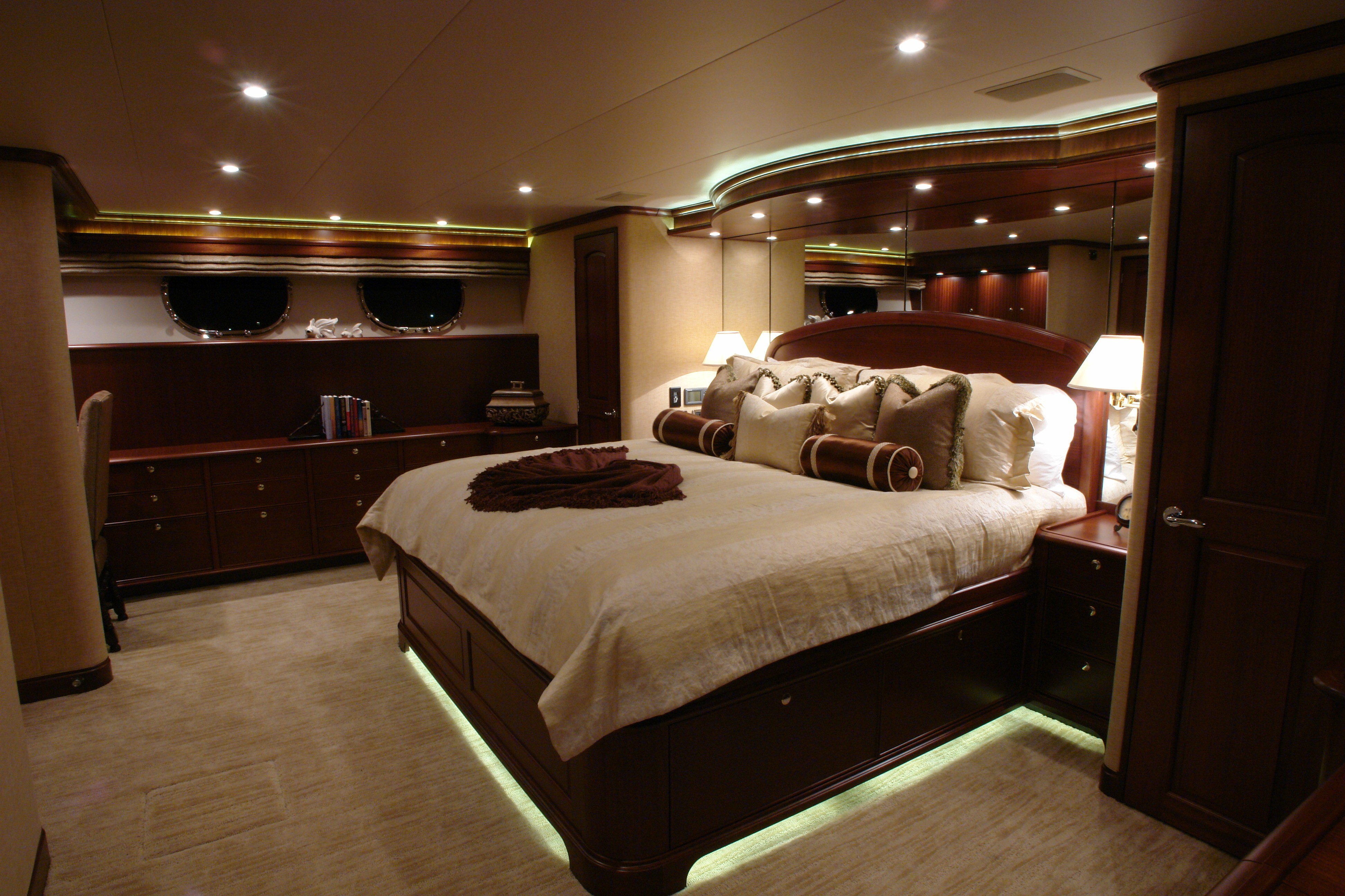 [25m-Yacht-SEAS-THE-MOMENT]-7561-215.jpg