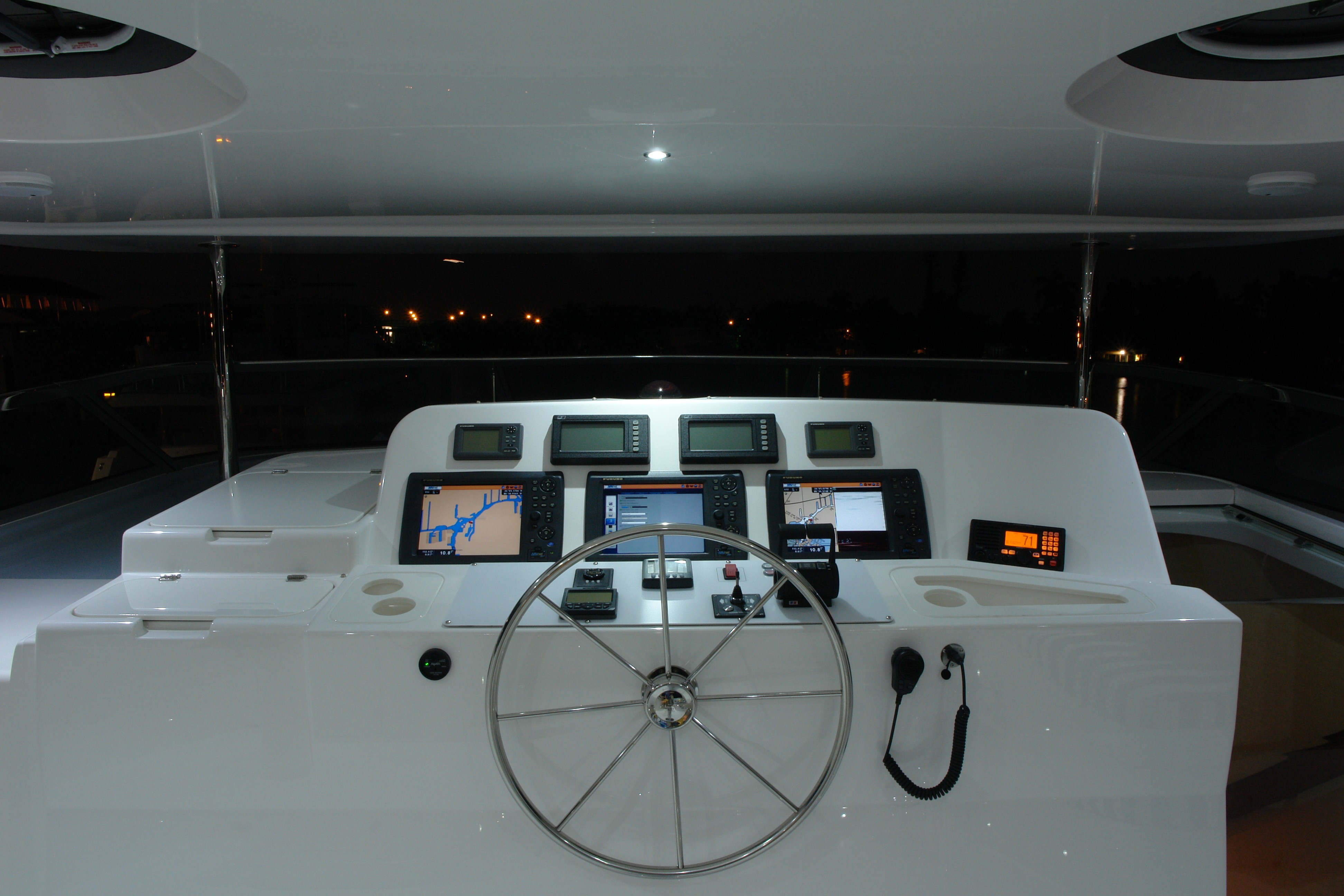 [25m-Yacht-SEAS-THE-MOMENT]-7561-51.jpg