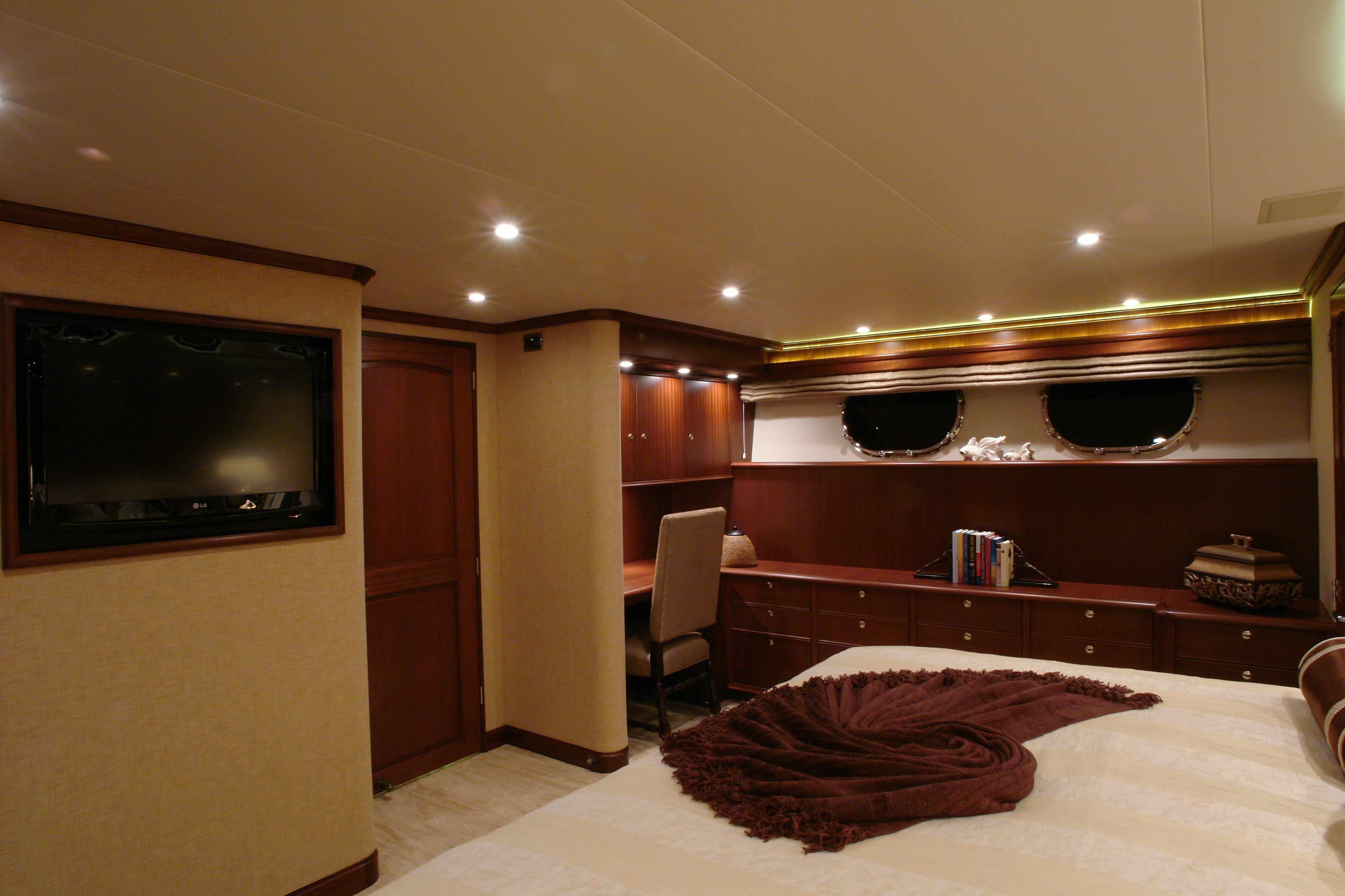 [25m-Yacht-SEAS-THE-MOMENT]-7561-66.jpg