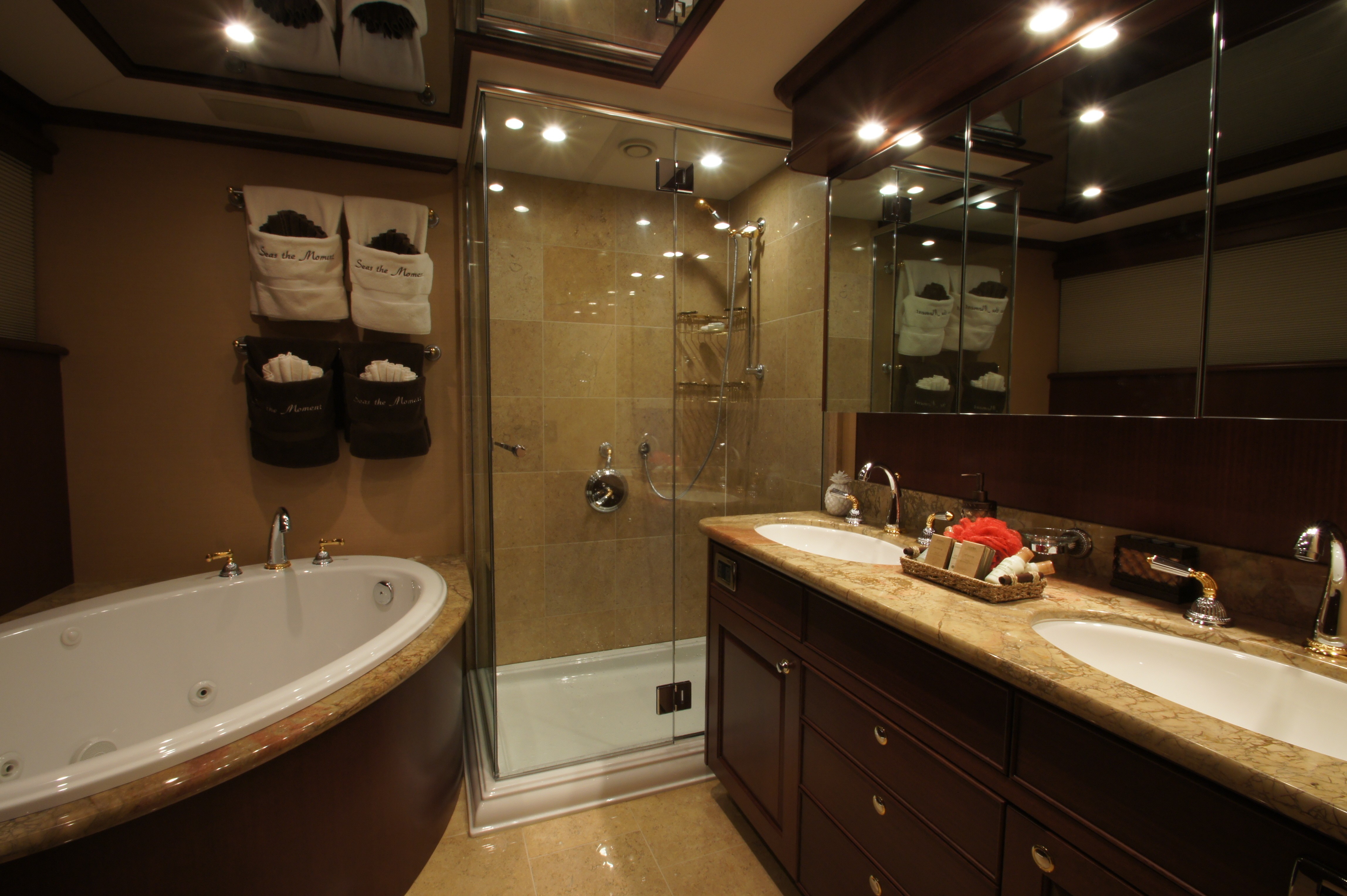 [25m-Yacht-SEAS-THE-MOMENT]-7561-97.jpg