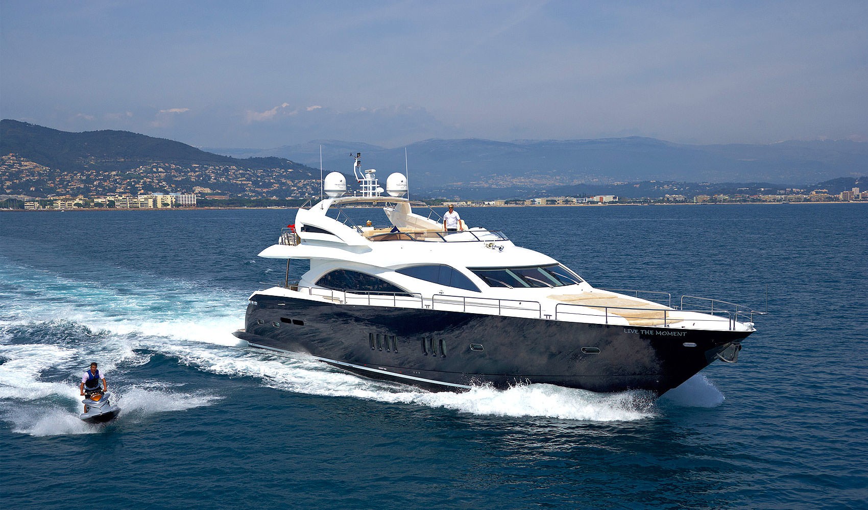 [28m-Yacht-LIVE-THE-MOMENT]-7844-16.jpg