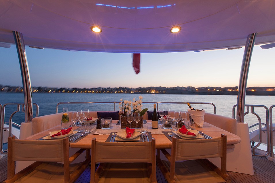 [28m-Yacht-LIVE-THE-MOMENT]-7844-77.jpg