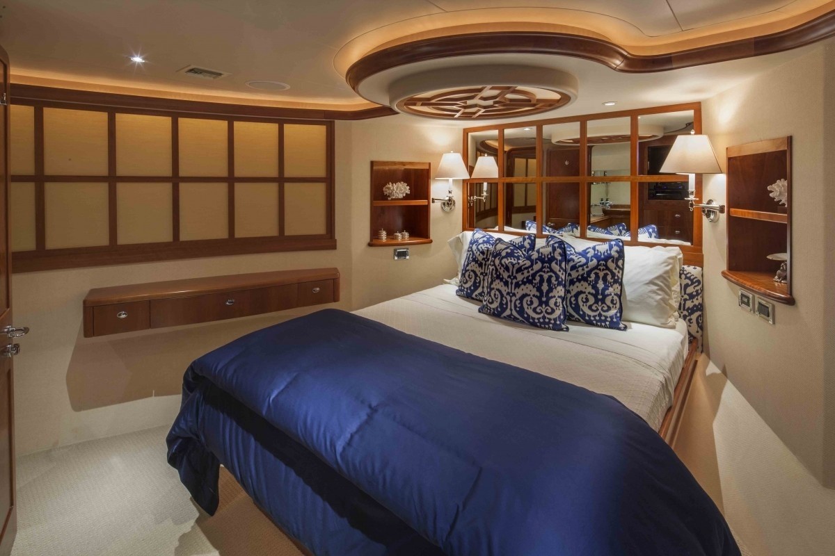 [34m-Yacht-SHARON-LEE]-7242-219.jpg
