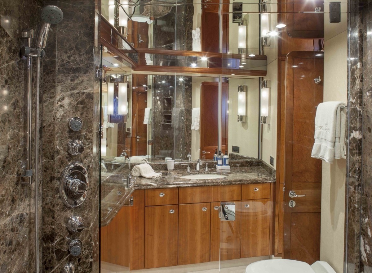 [34m-Yacht-SHARON-LEE]-7242-23.jpg