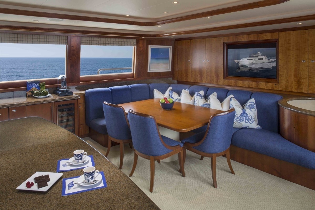 [34m-Yacht-SHARON-LEE]-7242-70.jpg