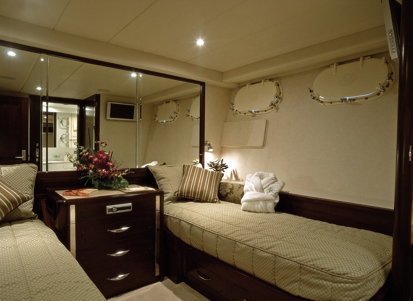 [35m-Yacht-EMERALD-LADY]-7786-134.jpg
