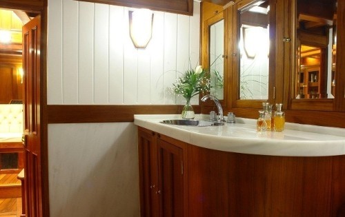 [38m-Yacht-AELLO]-7371-50.jpg