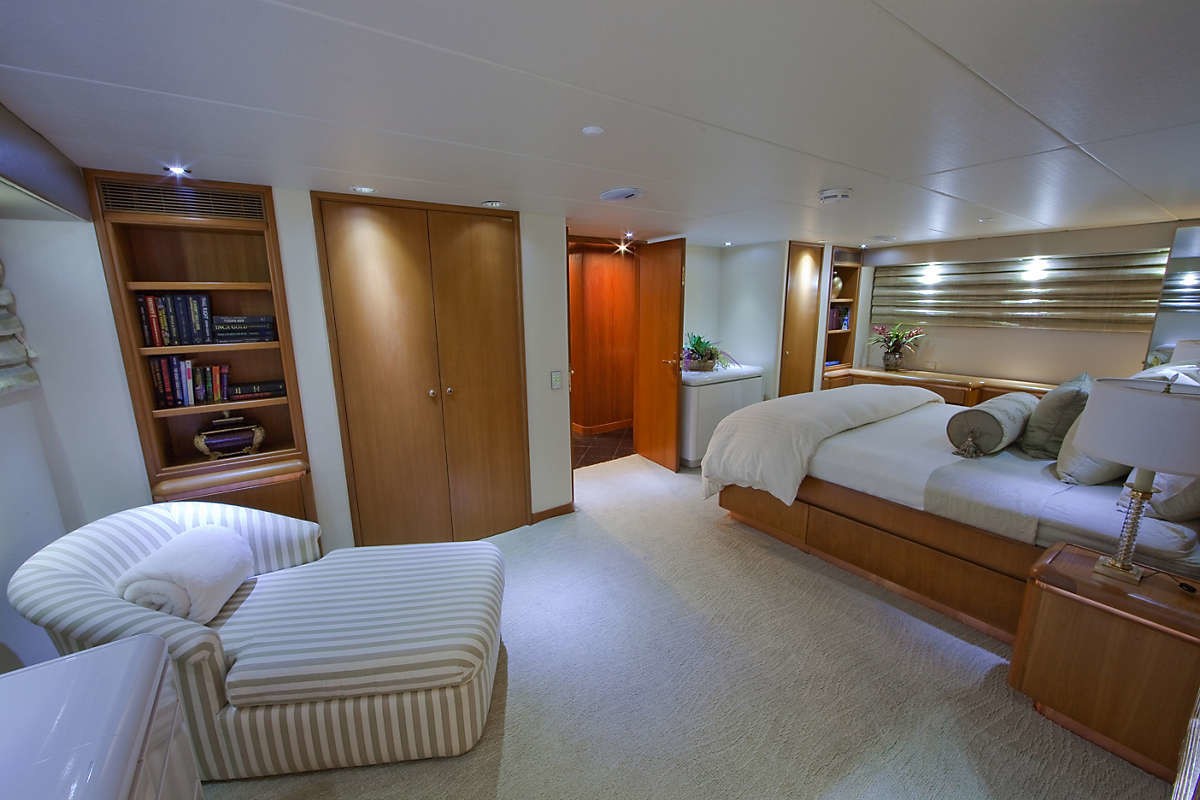 [38m-Yacht-AFTERGLOW]-7468-105.jpg