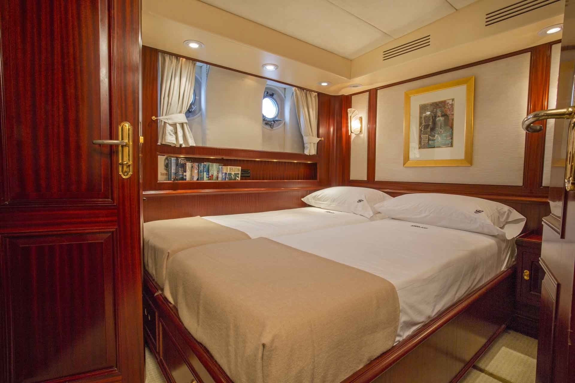 [38m-Yacht-GLORIA]-7944-106.jpg