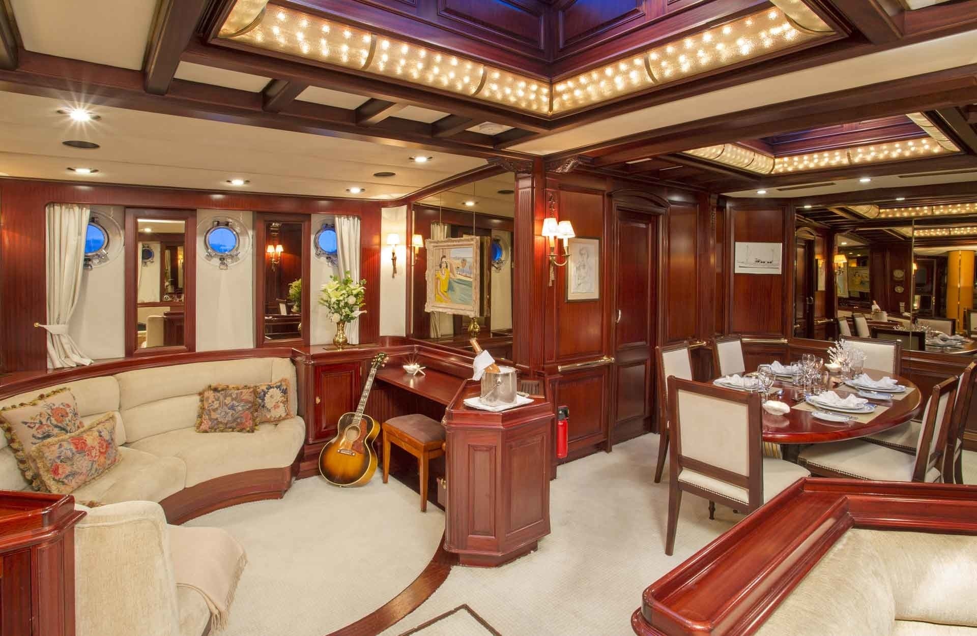 [38m-Yacht-GLORIA]-7944-19.jpg