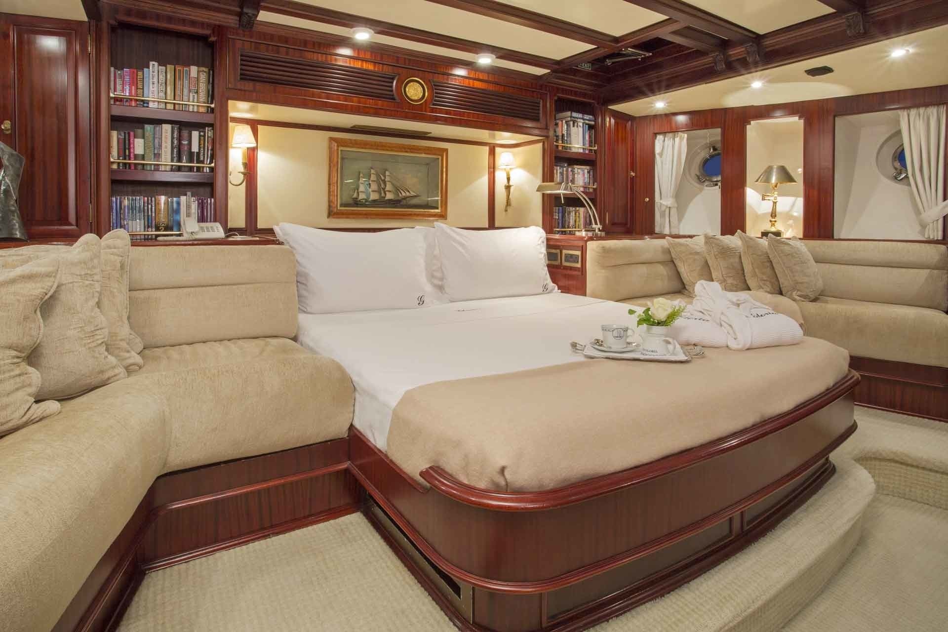 [38m-Yacht-GLORIA]-7944-25.jpg