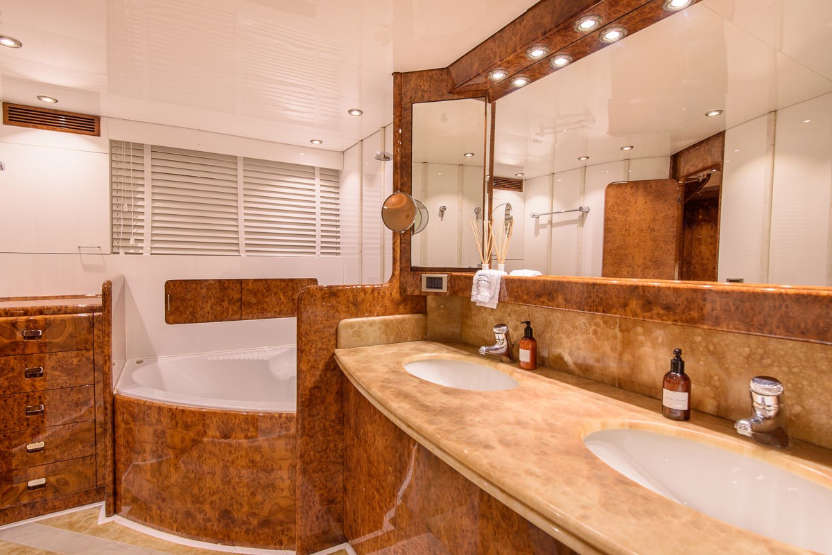 [38m-Yacht-OCEAN-GLASS]-7977-165.jpg