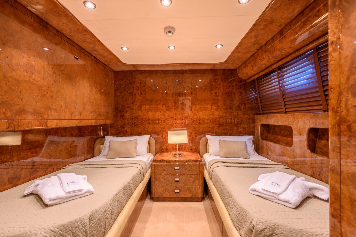 [38m-Yacht-OCEAN-GLASS]-7977-21.jpg