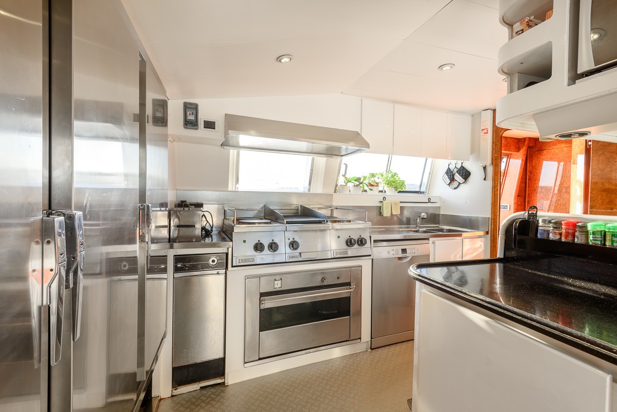 [38m-Yacht-OCEAN-GLASS]-7977-51.jpg