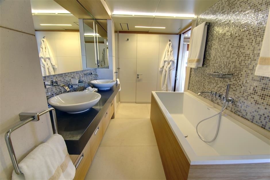 [40m-Yacht-PETRUS-II]-7654-171.jpg