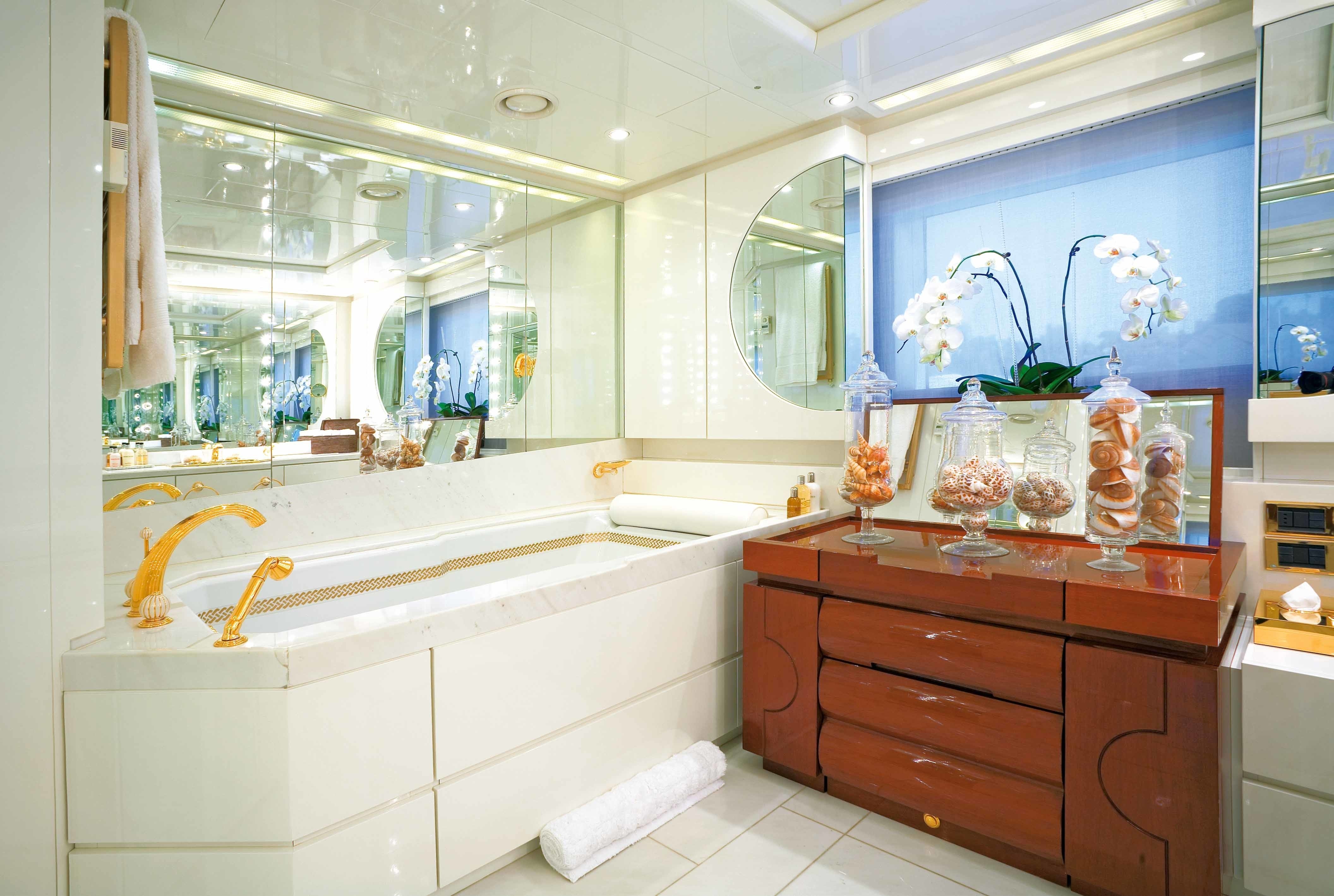 [56m-Yacht-BAD-GIRL]-7000-127.jpg