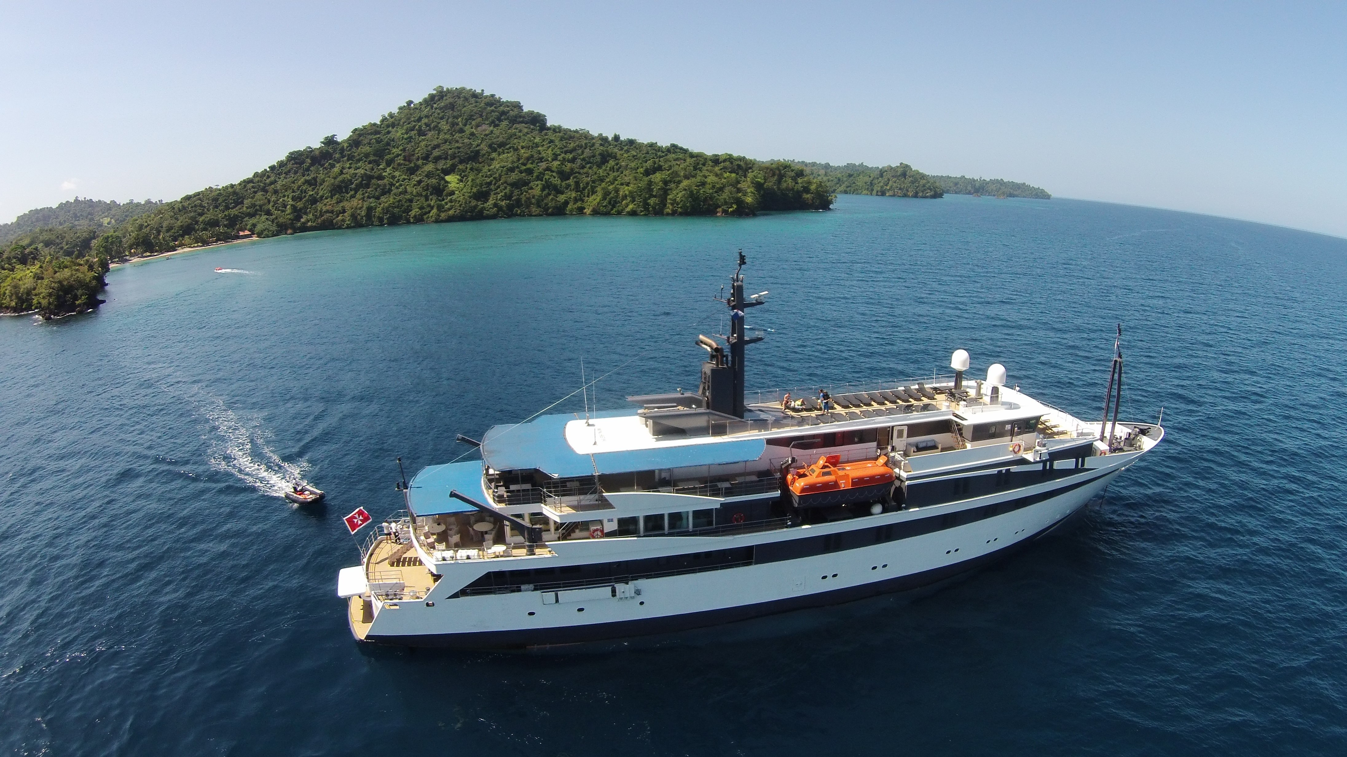 [68m-Yacht-VARIETY-VOYAGER]-7784-2.jpg