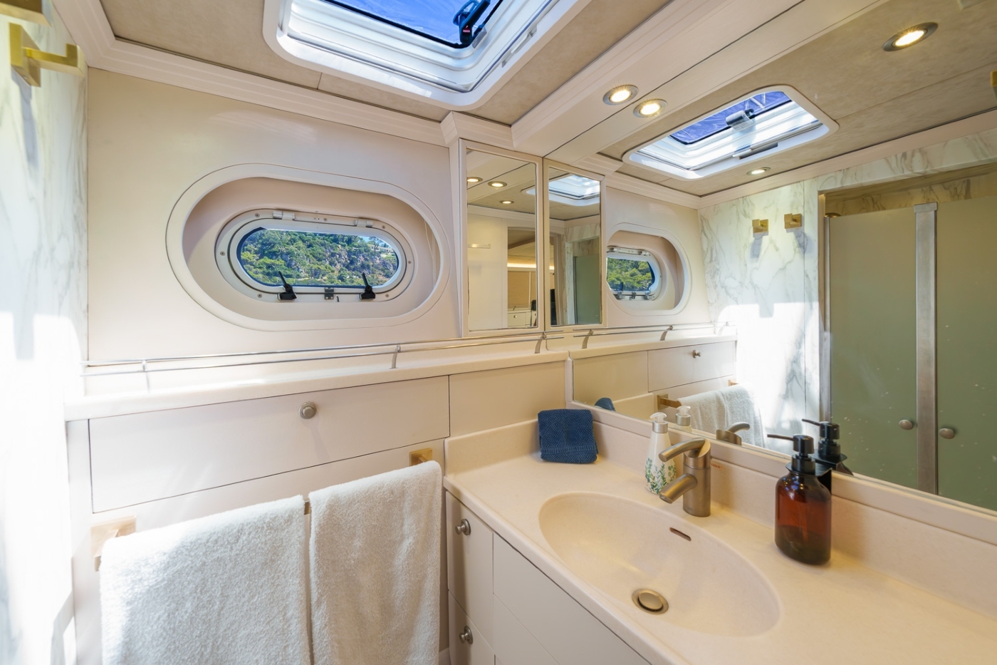 [CATAMARAN-ROSE-OF-JERICHO-EX-SUN-TENAREZE]-7486-38.jpg