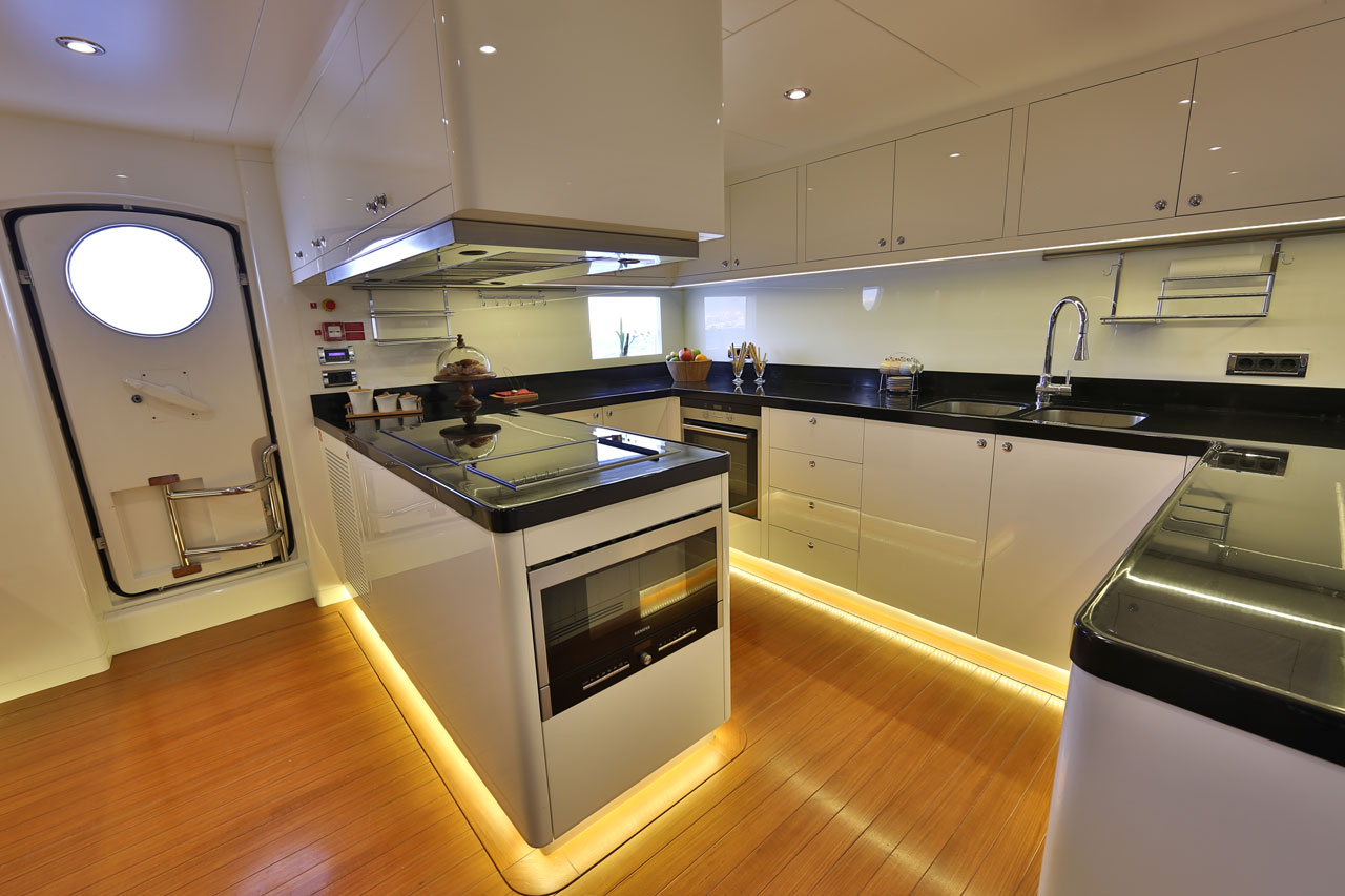 [MOTOR-YACHT-BILGIN--CLASSIC]-7524-10.jpg