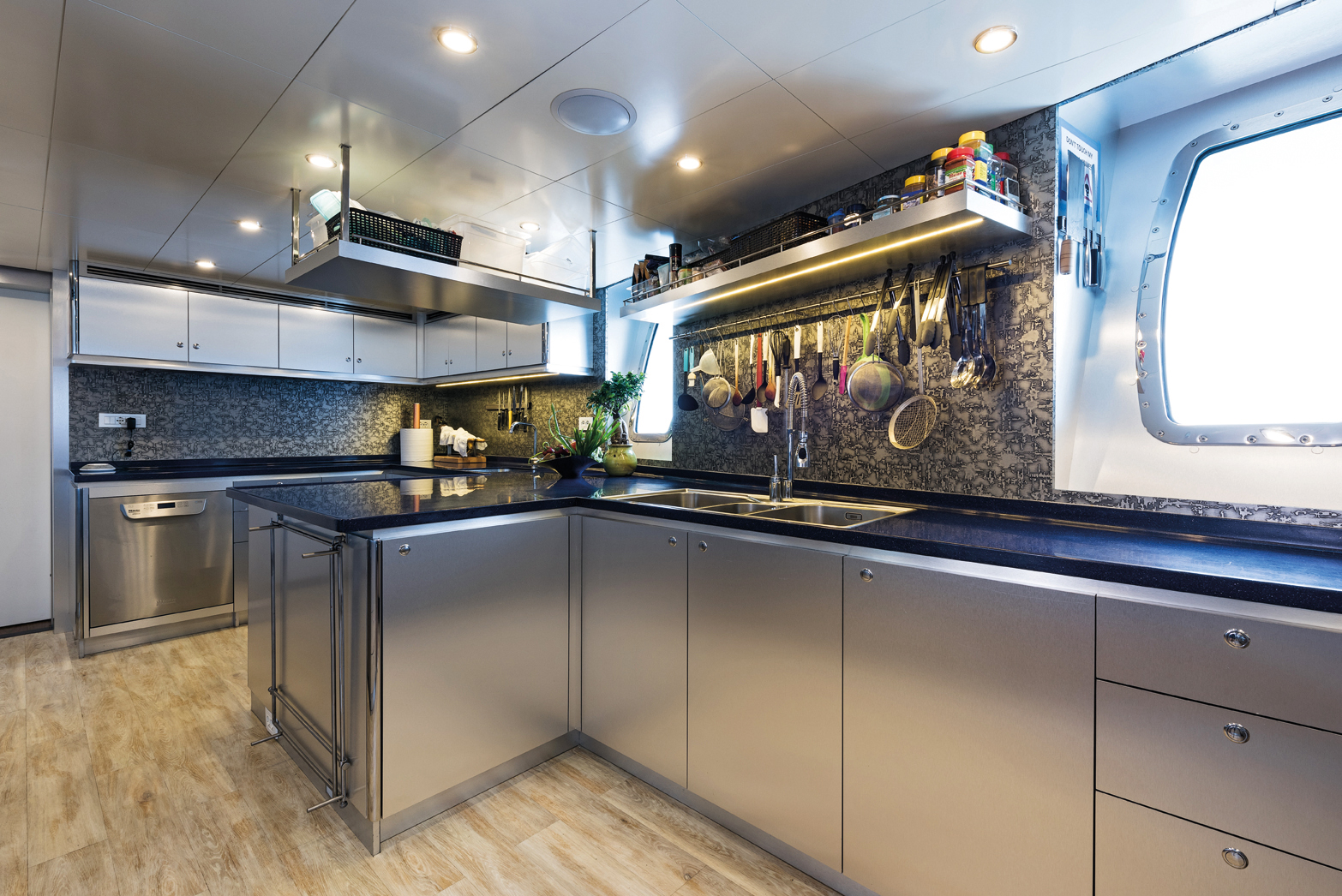 [MOTOR-YACHT-HULL]-7685-2.jpg