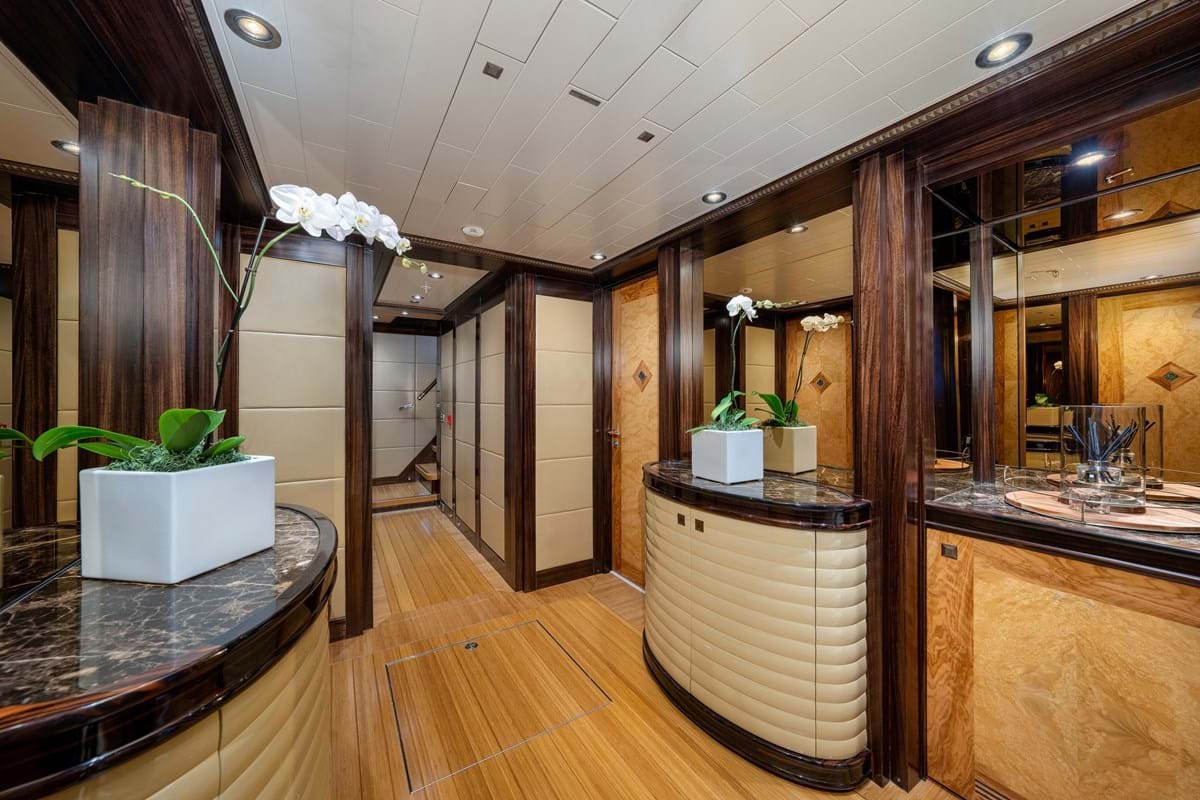 [MOTOR-YACHT-LORETTA-ANNE-EX-ALLOGANTE]-7444-7.jpg