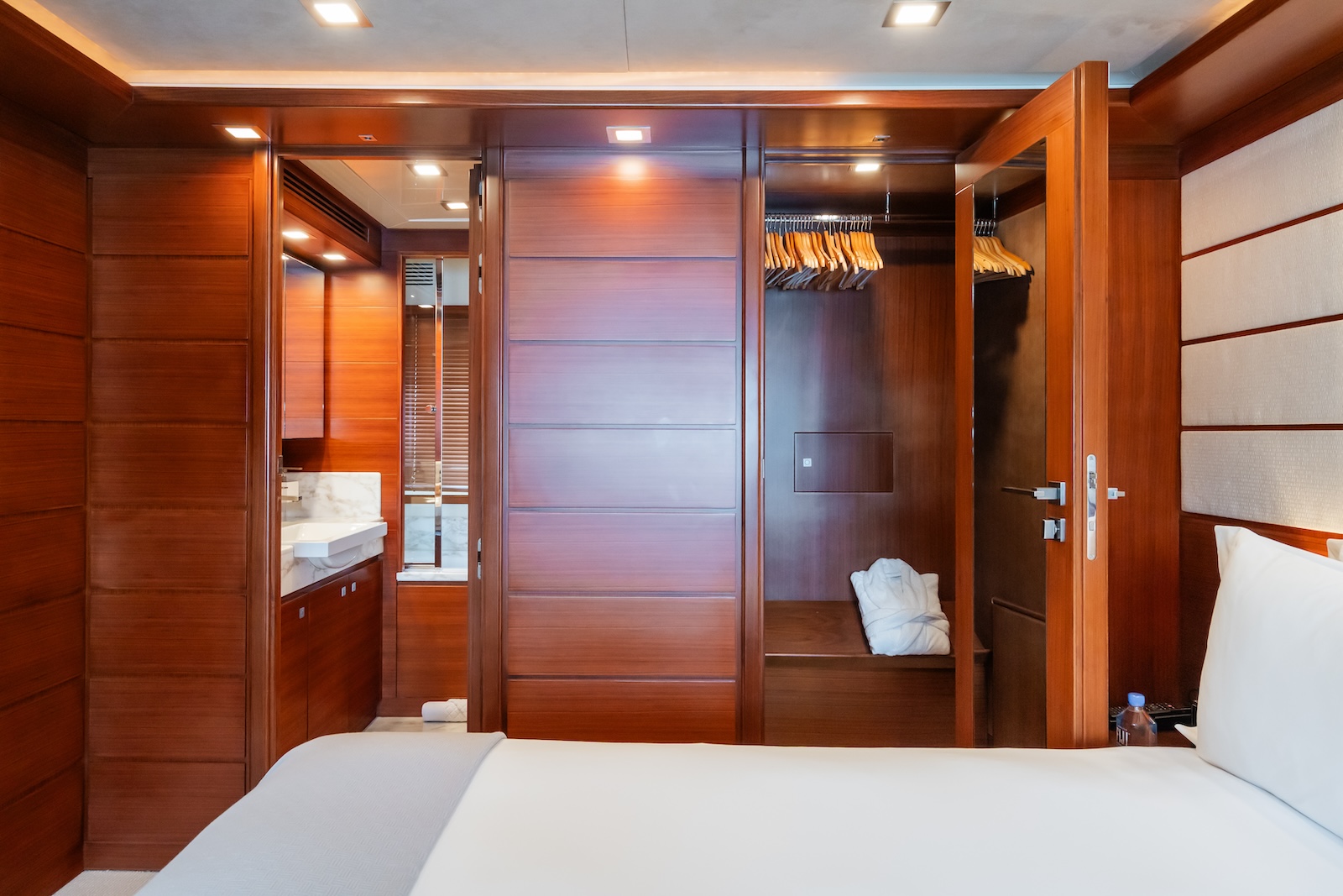 [MOTOR-YACHT-PORT-GHALIB]-7698-10.jpg