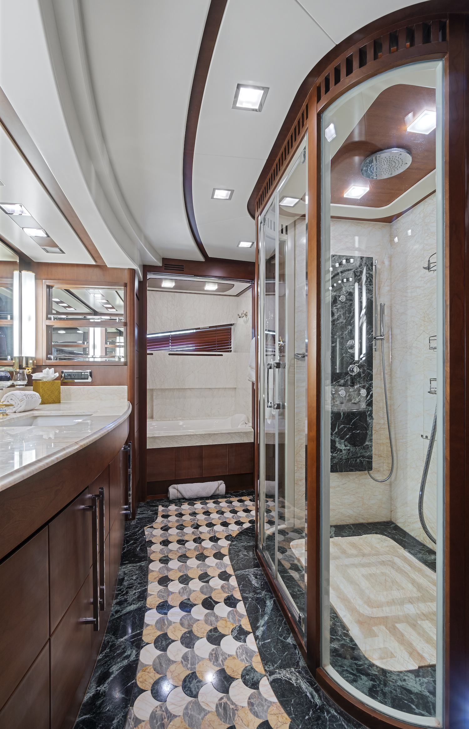 [MOTOR-YACHT-VIVERE]-7843-10.jpg