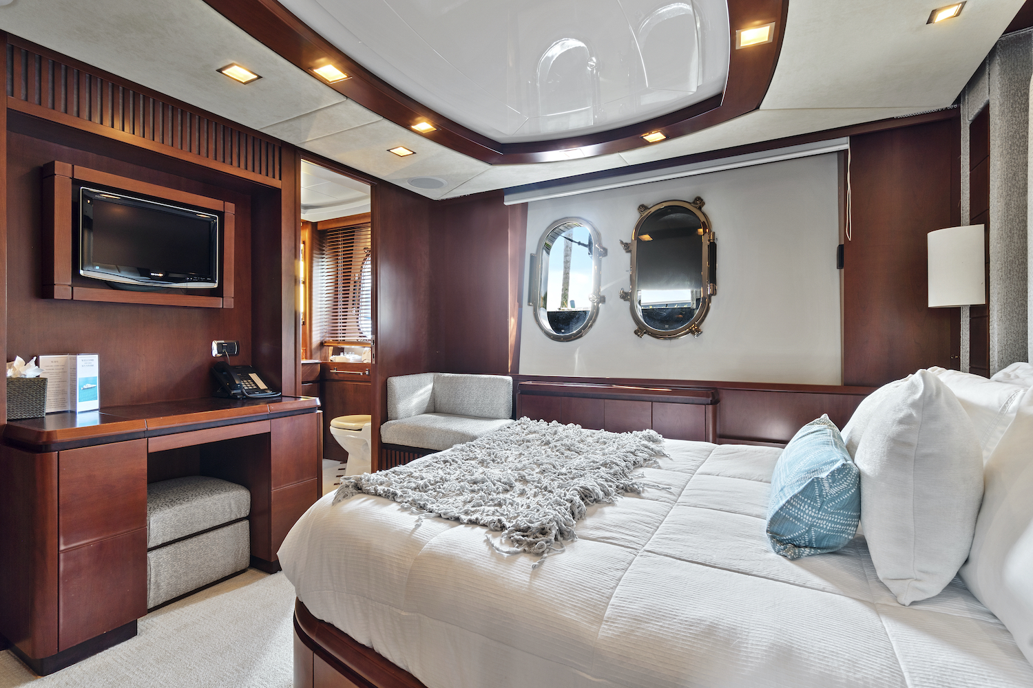 [MOTOR-YACHT-VIVERE]-7843-11.jpg