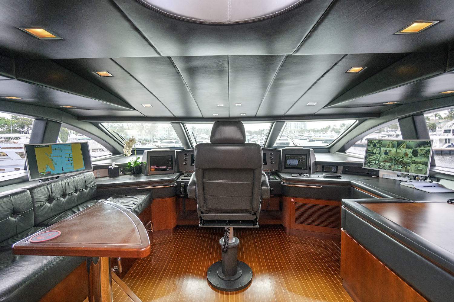 [MOTOR-YACHT-VIVERE]-7843-3.jpg