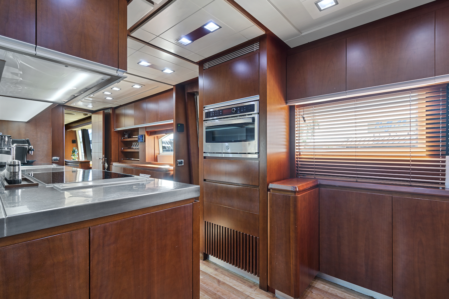 [MOTOR-YACHT-VIVERE]-7843-6.jpg