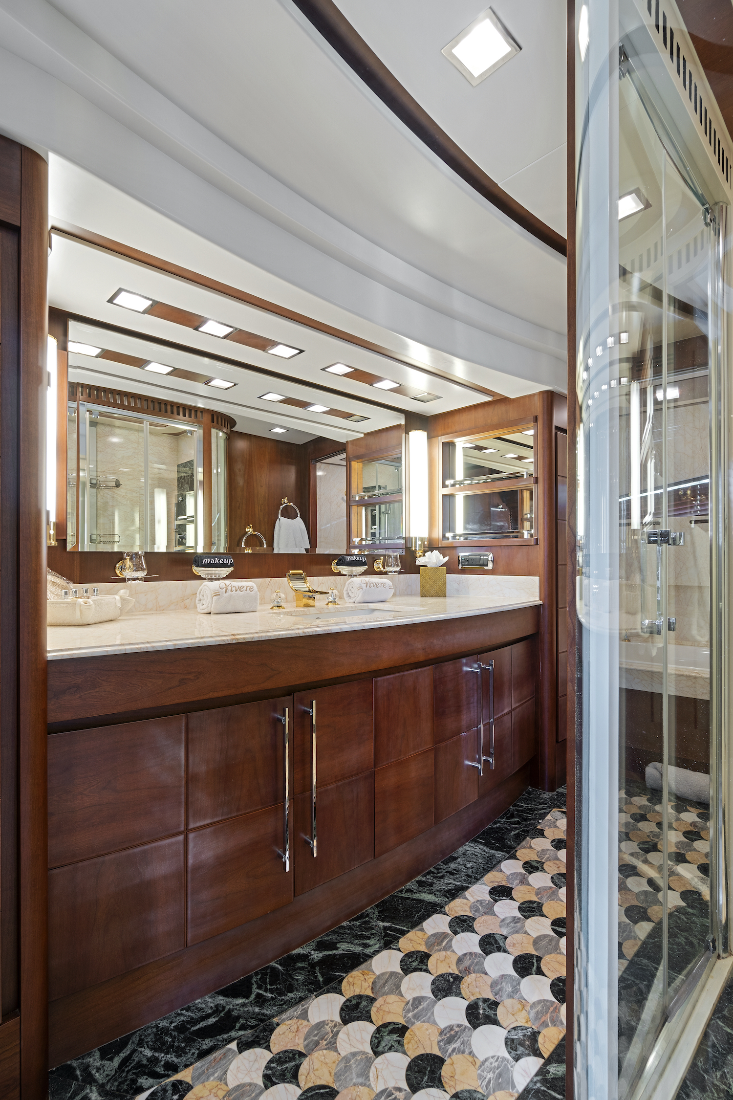 [MOTOR-YACHT-VIVERE]-7843-9.jpg