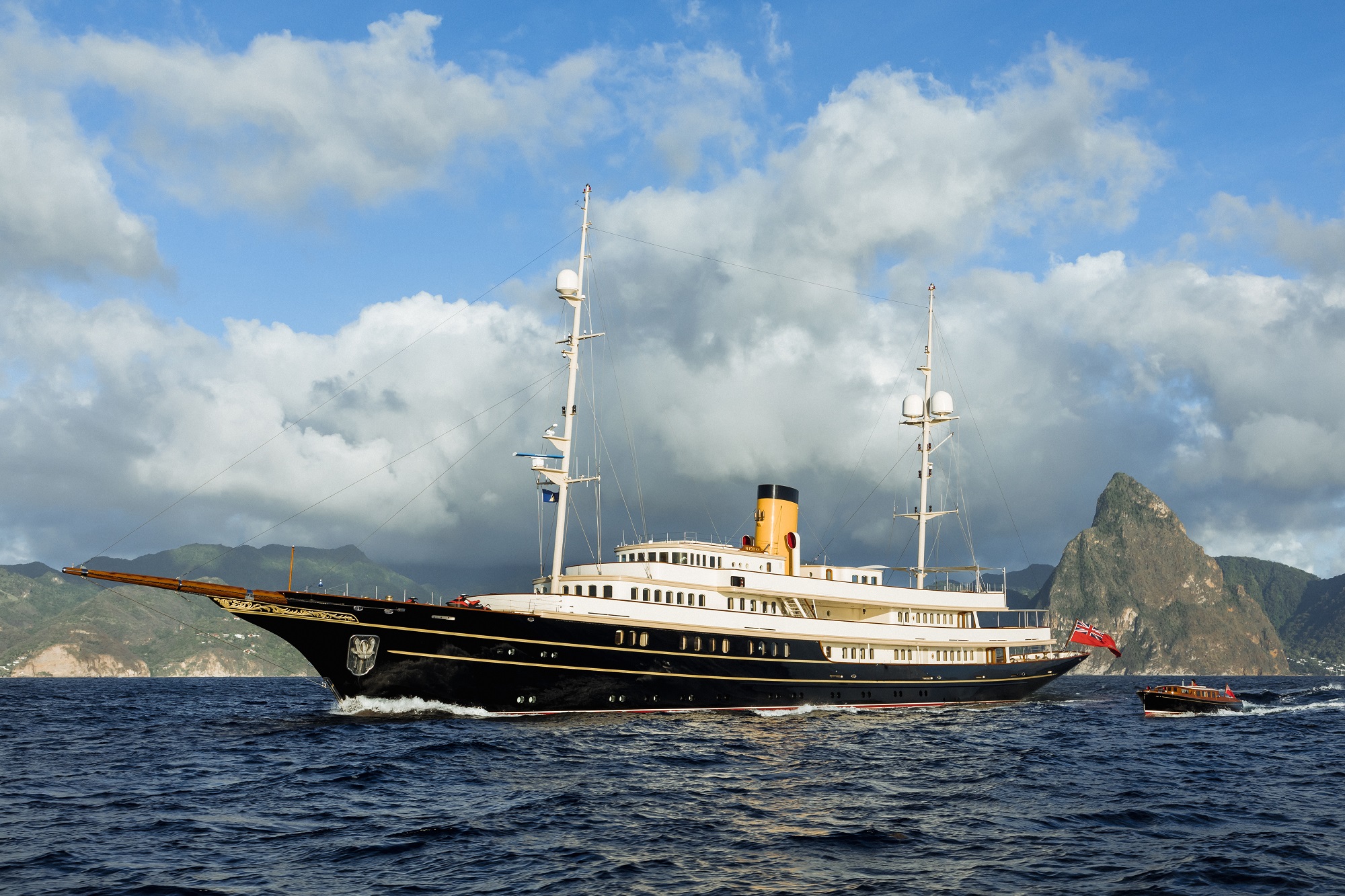 101 Luxury yacht NERO.jpg