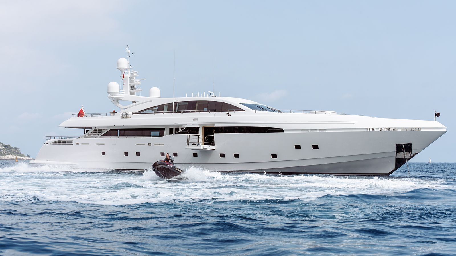 102 Luxury yacht BON VIVANT.jpg
