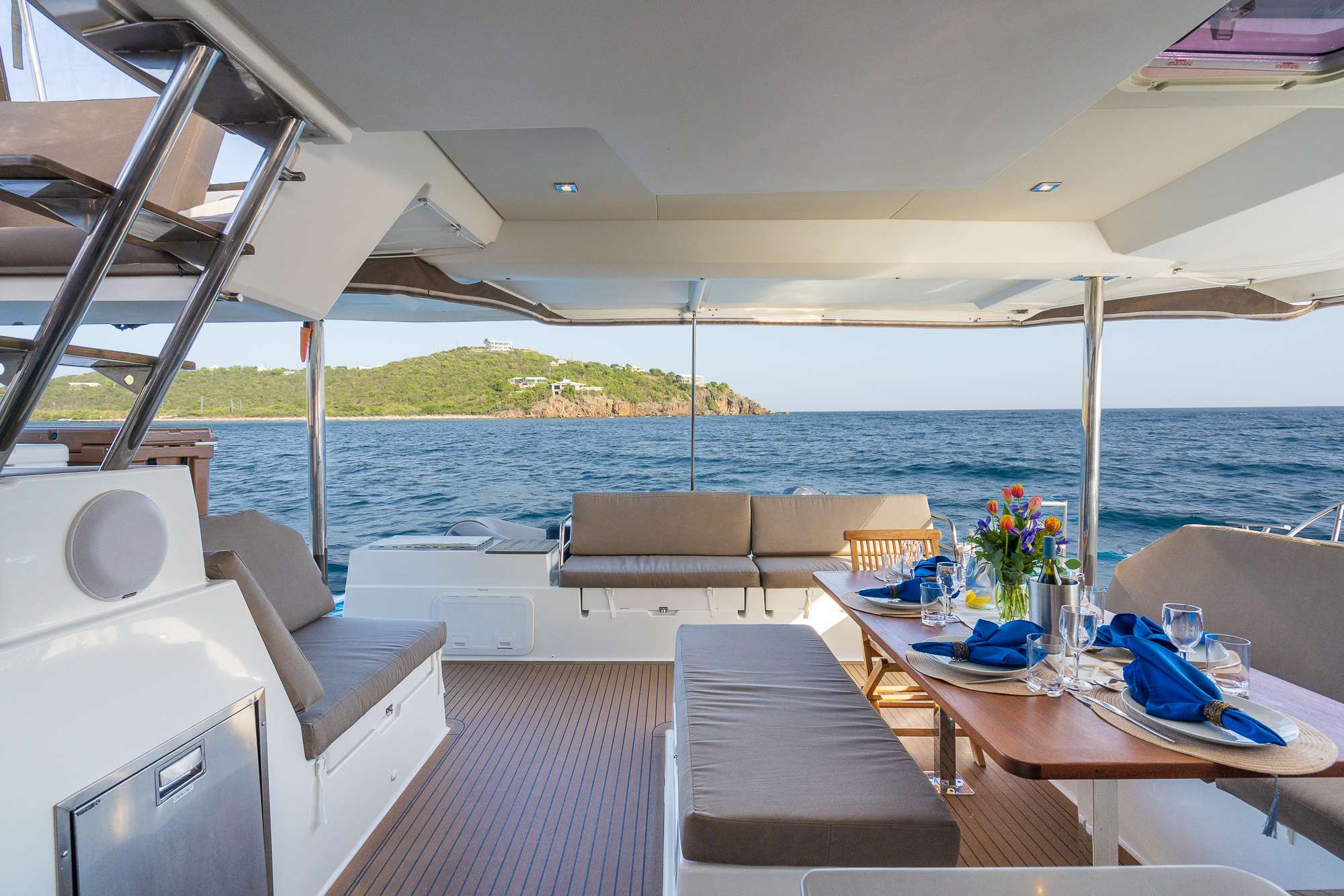 102 Luxury yacht LUNA BLISS aft cockpit.jpg