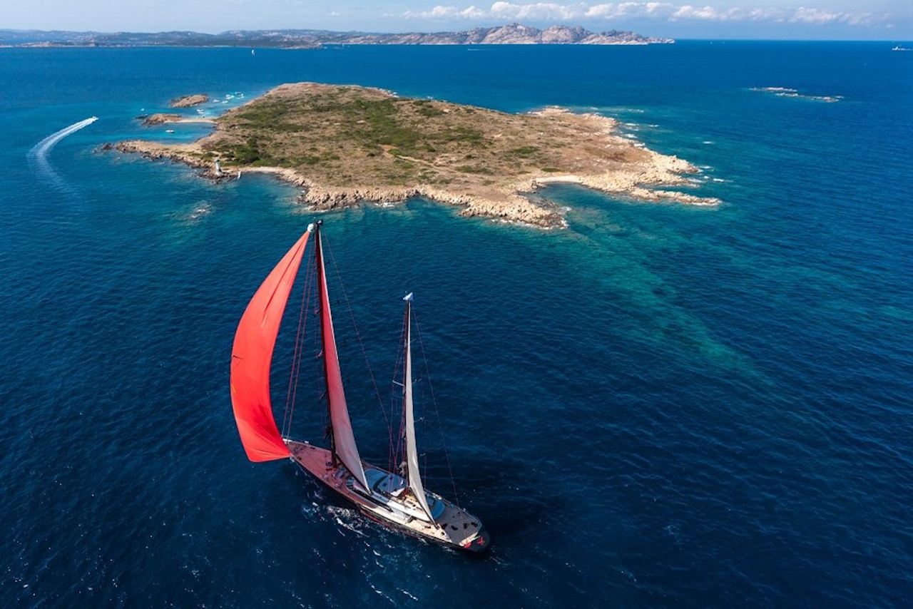 11505-perini-navi-group-deliver-superyacht-seahawk.jpg