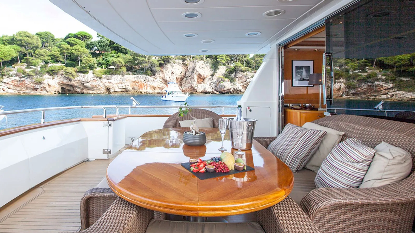 203 Main deck aft.jpg