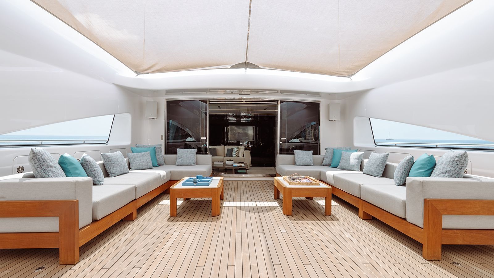 203 Seating on Sun deck.jpg