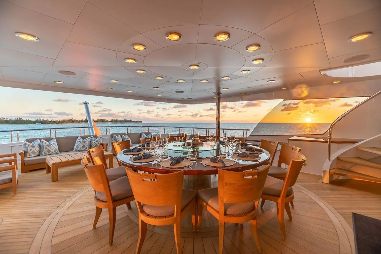 204 Dining on Bridge deck.jpg