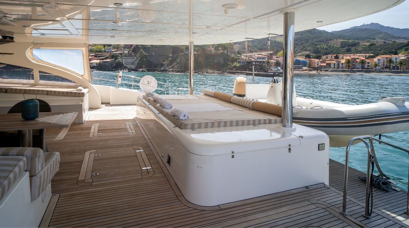204 Main deck aft.jpg