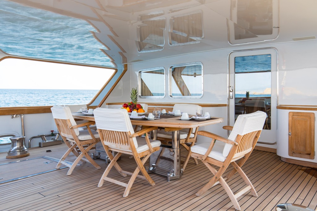 204 Main deck dining.jpg