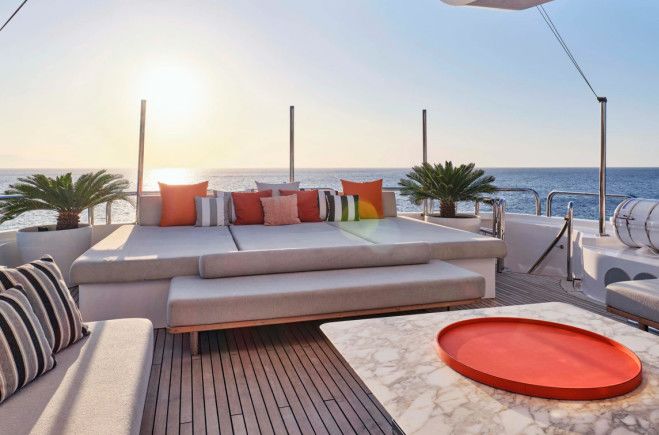 205 Seating on Sun deck.jpg