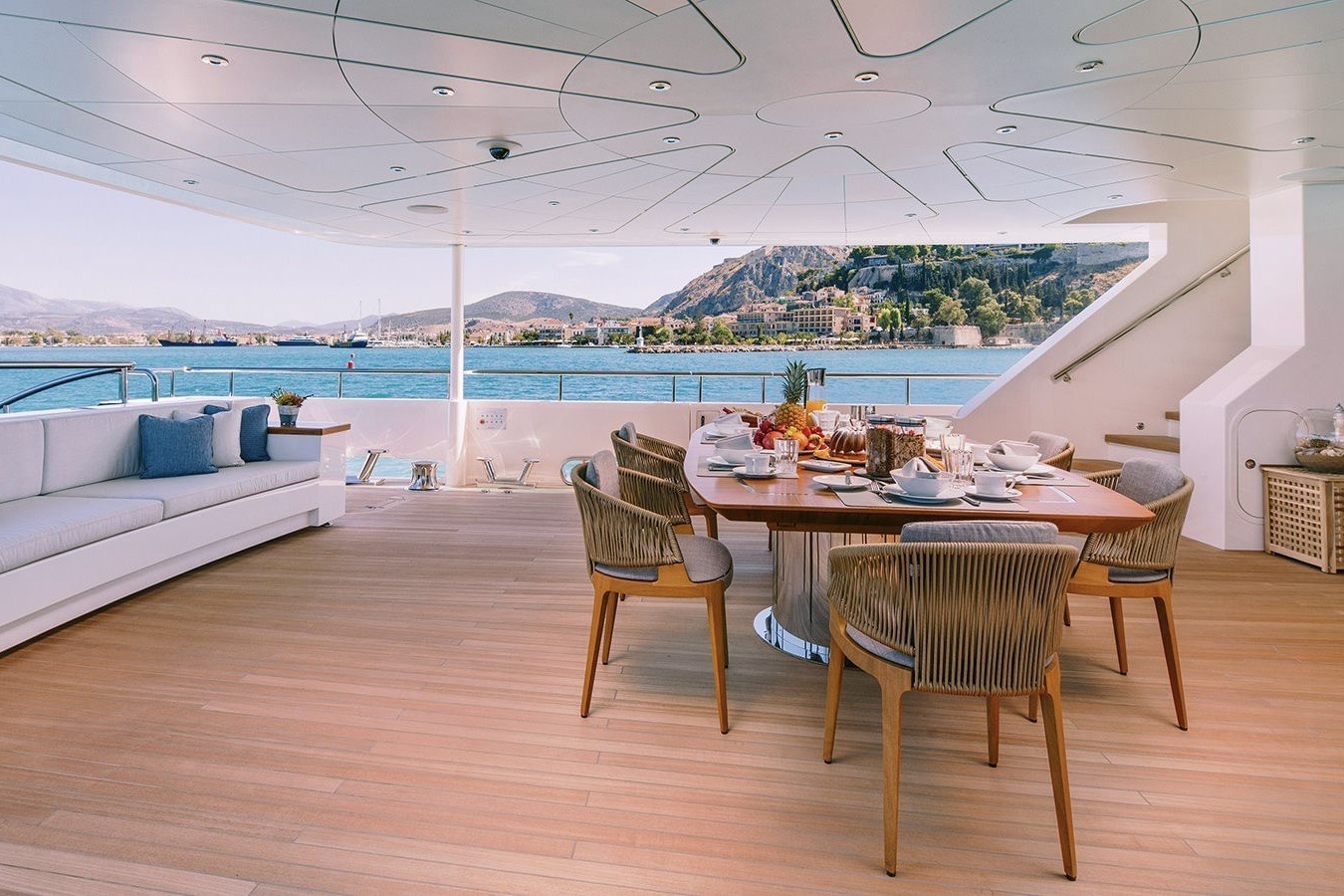 207 Main deck dining and seating.jpg