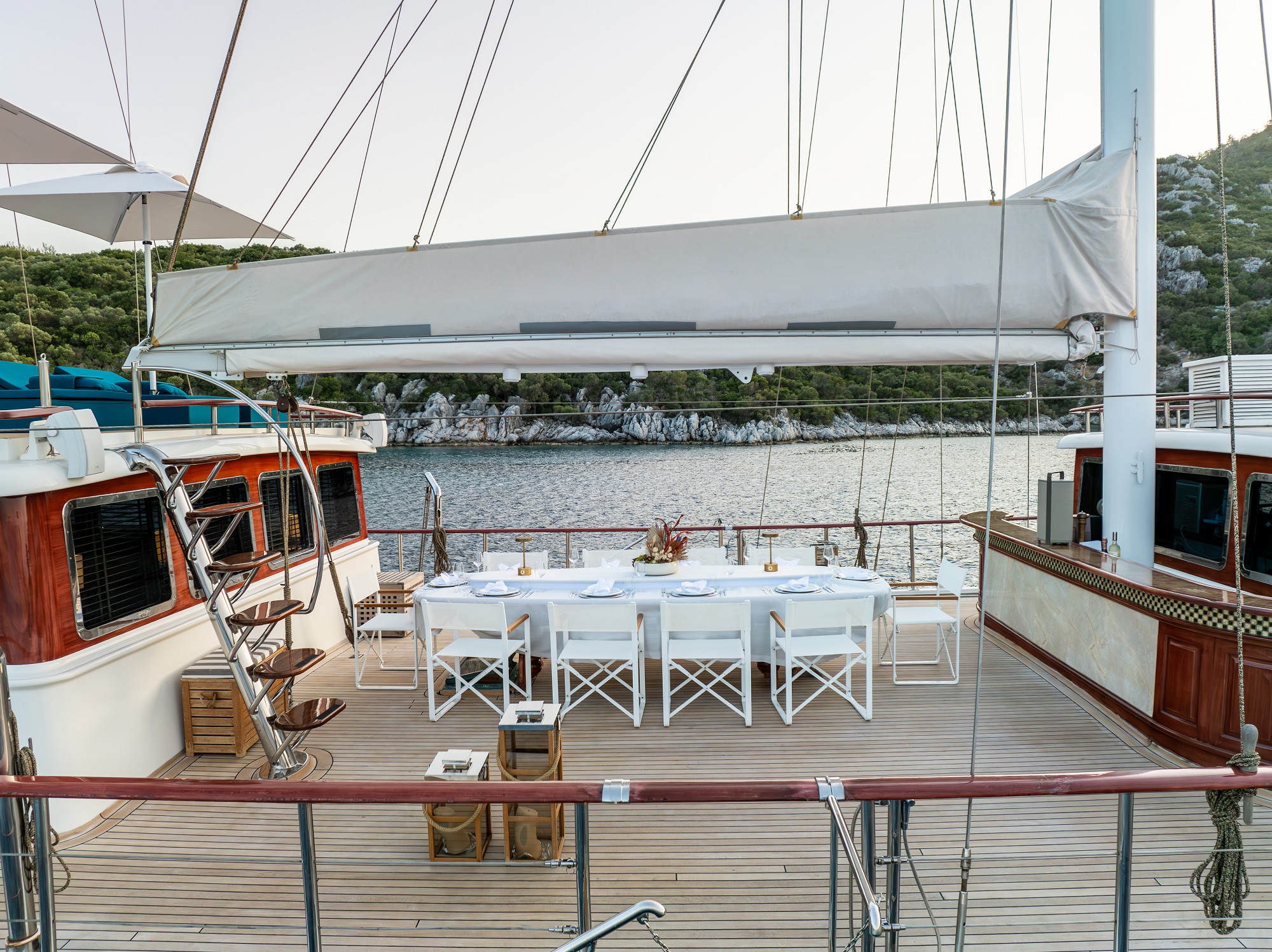 210 Deck dining.jpg