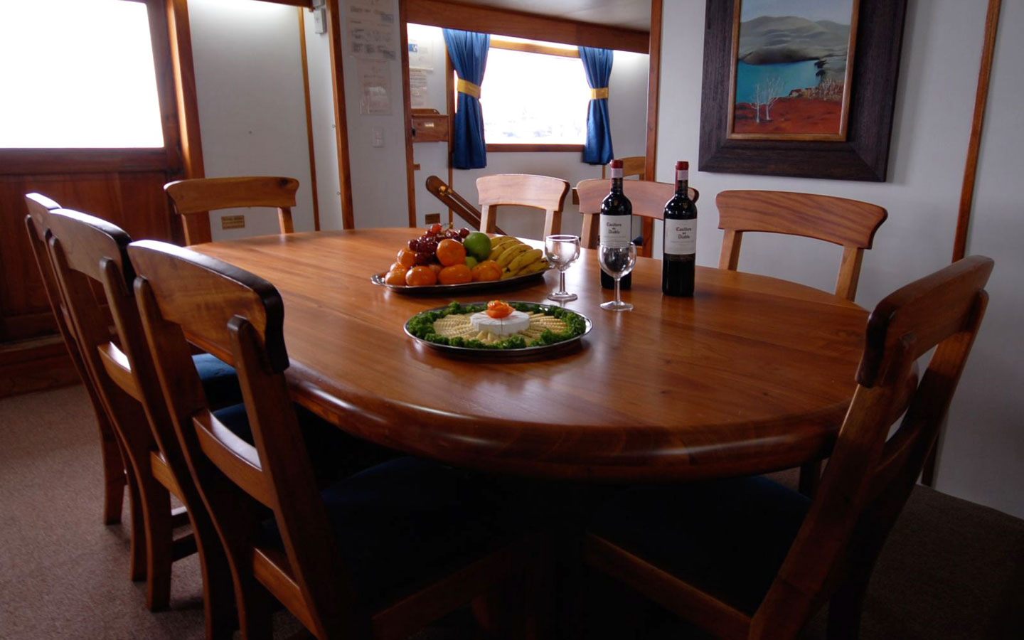 3-Beluga-diningroom.jpg