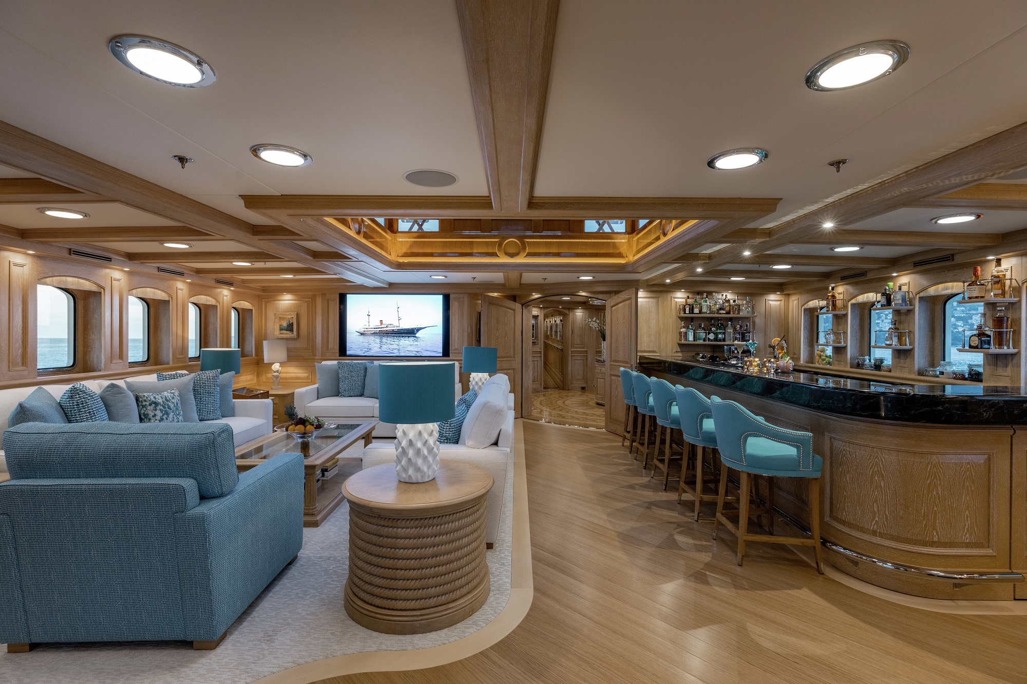306 Bar and TV lounge.jpg