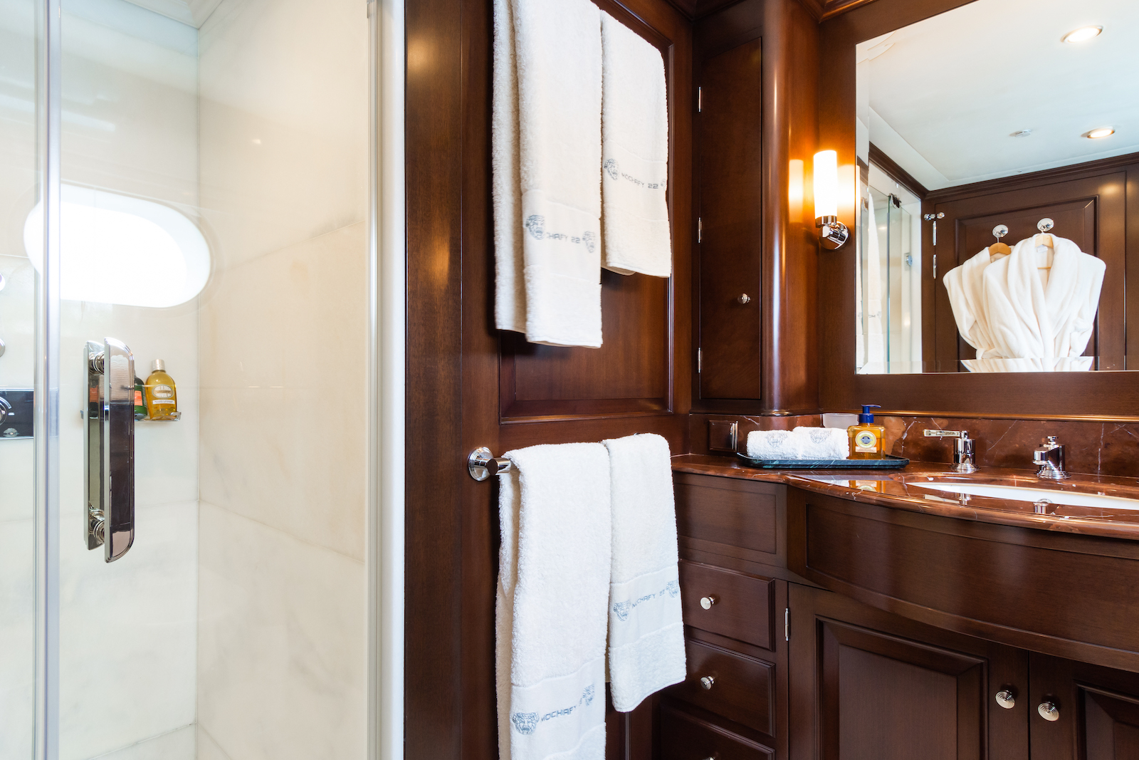 4.8 Guest ensuite.jpg
