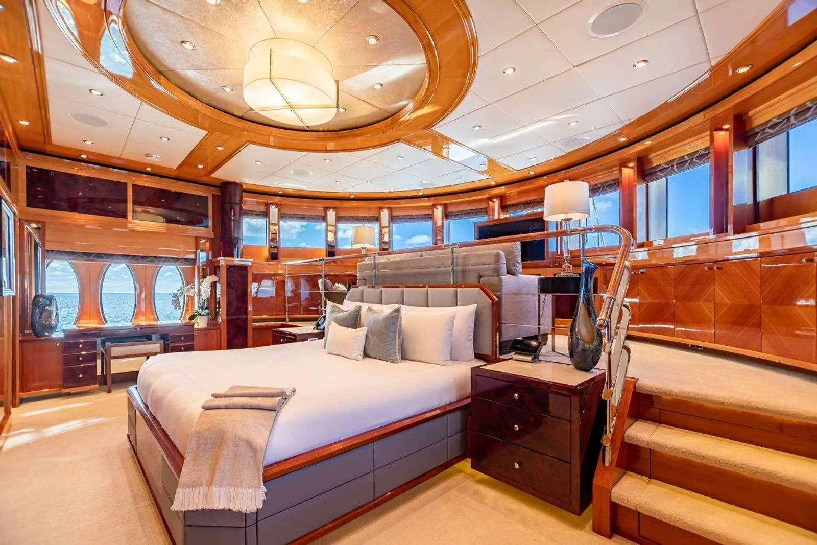 402 Master suite.jpg