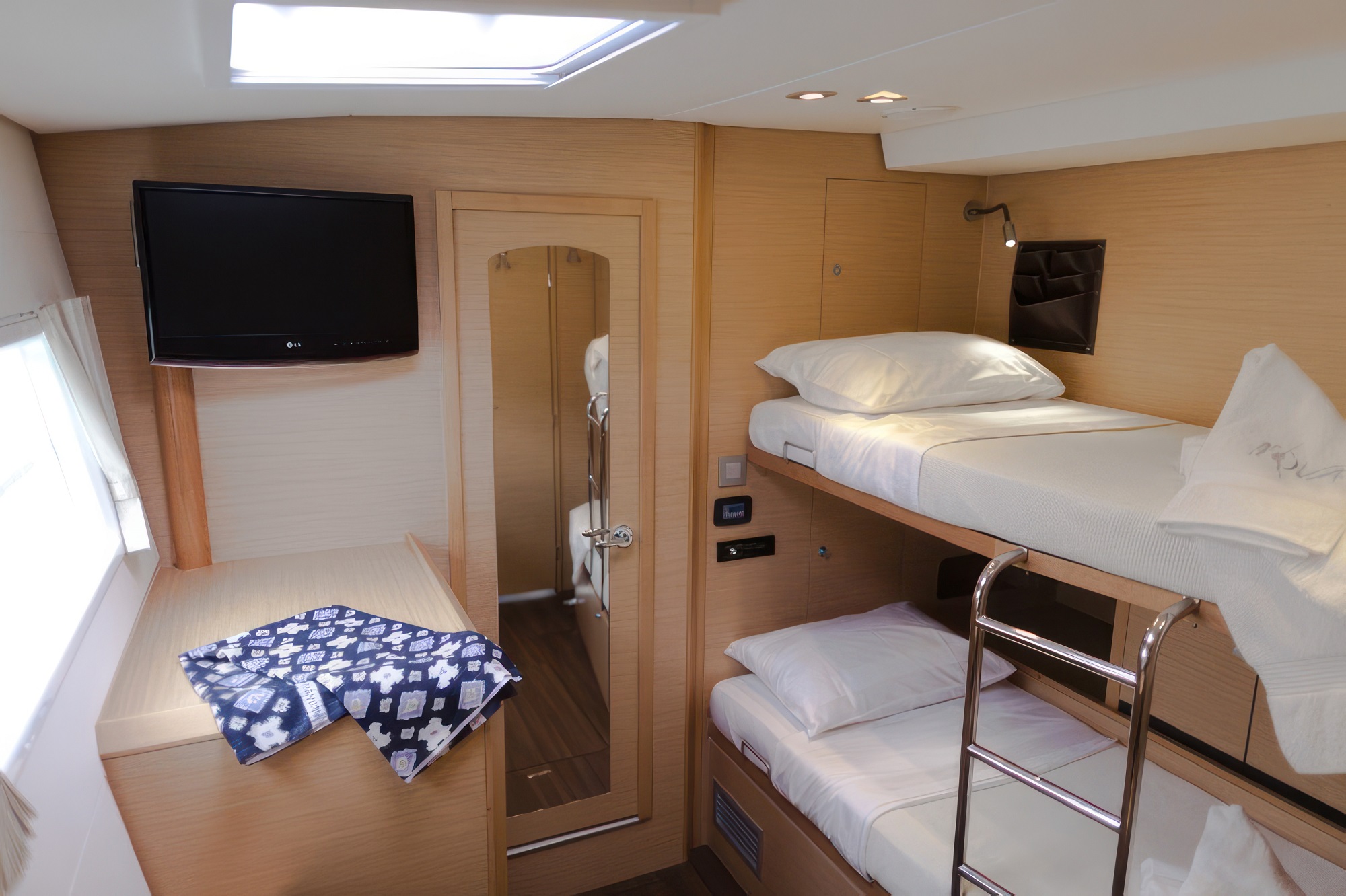 404 Twin cabin.jpg